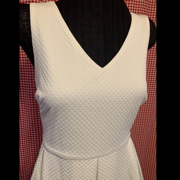 Textured dress - Picture 2 of 7